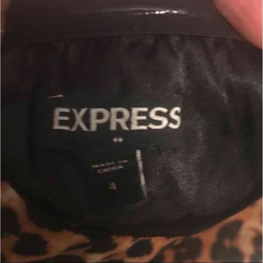 Express Romper - Picture 3 of 4